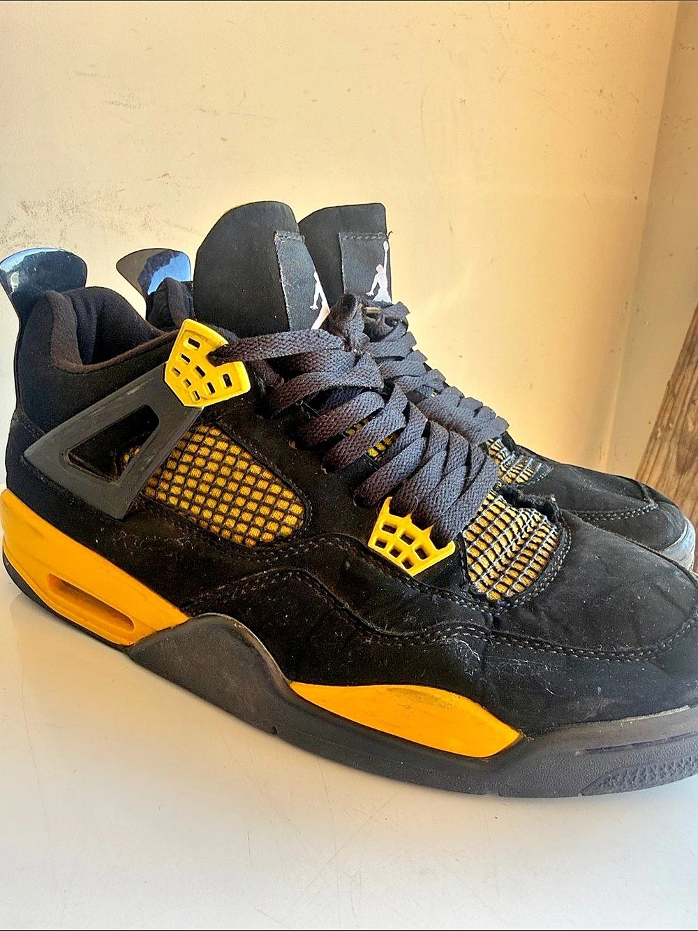Jordan Air Jordan 4 Retro 'Thunder' Black & Yellow Sneakers